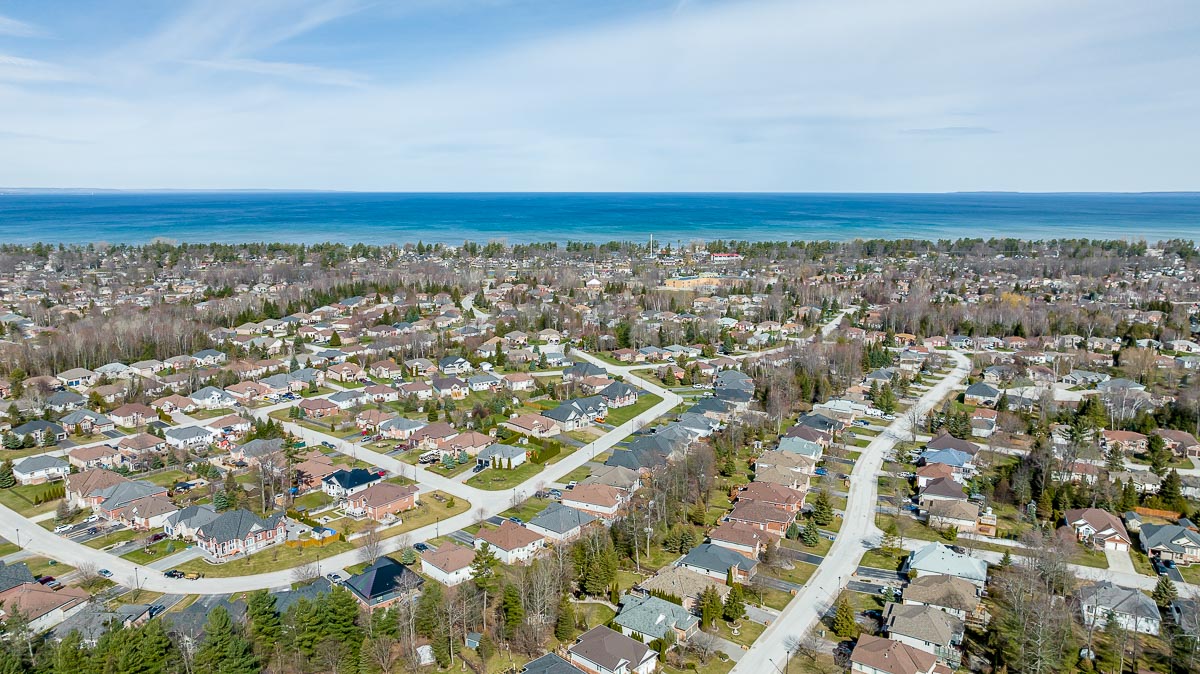 http://listingtour.s3.amazonaws.com/12-cranberry-heights/12 Cranberry Heights AERIAL-112.jpg